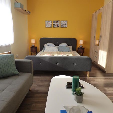 Yellow Apartment Debrecen Exterior photo