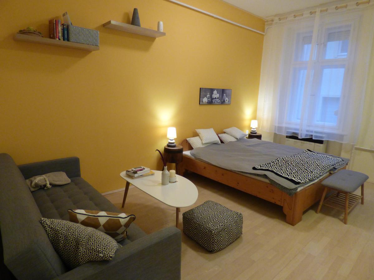 Yellow Apartment Debrecen Exterior photo