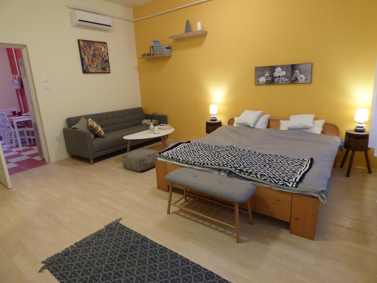 Yellow Apartment Debrecen Exterior photo
